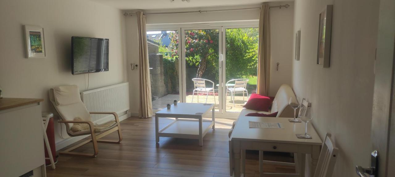 Adorable One-Bedroom Flat With Patio Garden. Southwick  Dış mekan fotoğraf